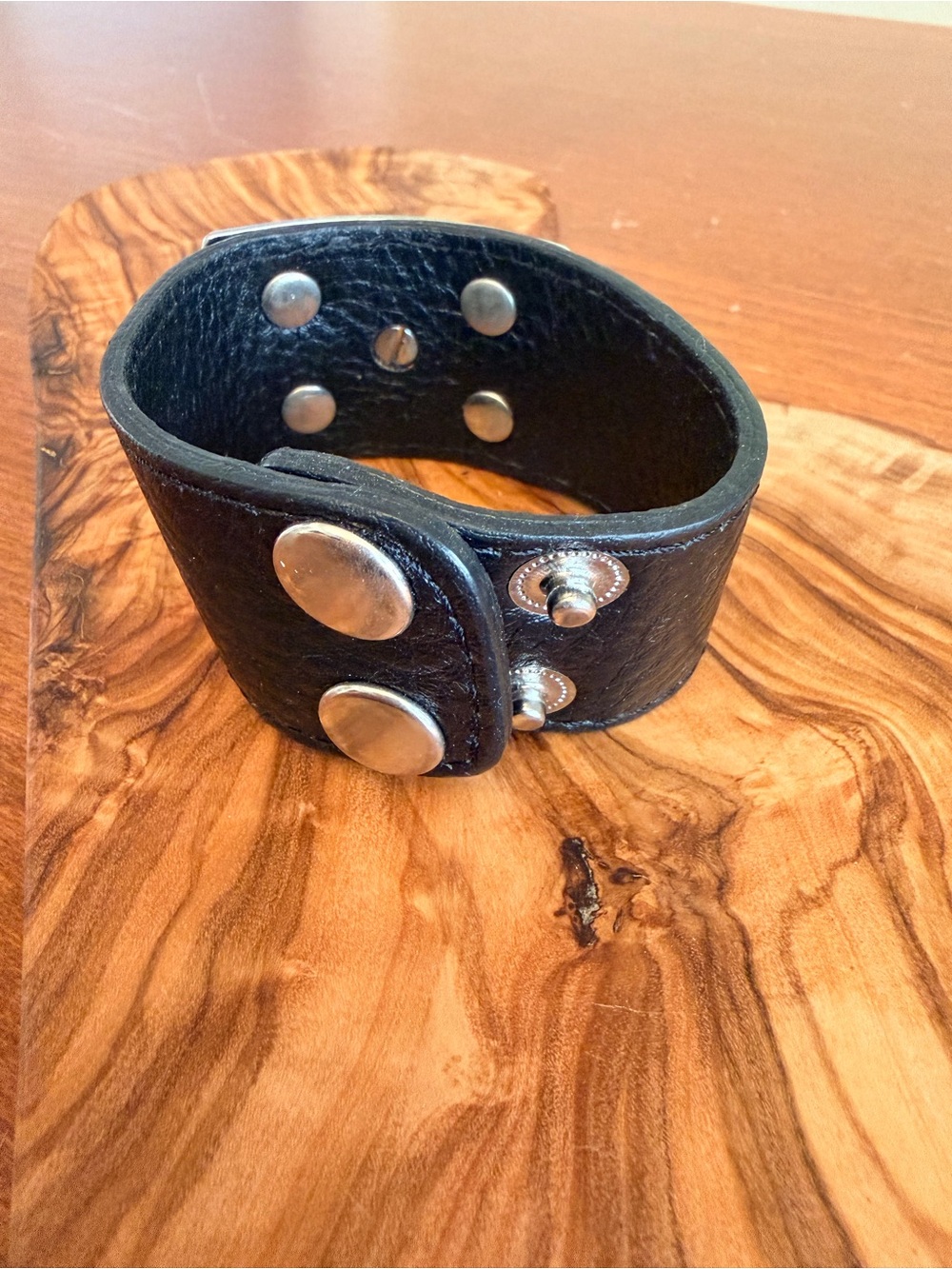 Source Unknown Black Leather Stud Cuff with Silver Ring & Pyramid Studs - Picture 3 of 4